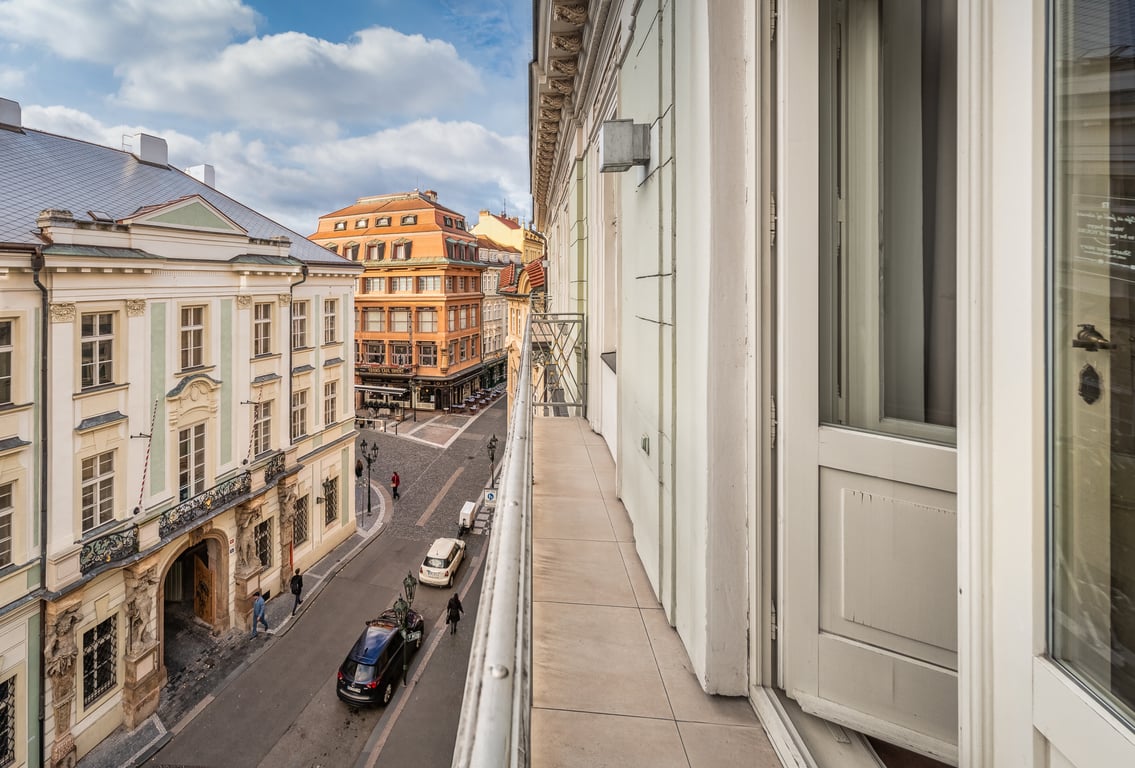 Golden Angel Suites by Adrez 12