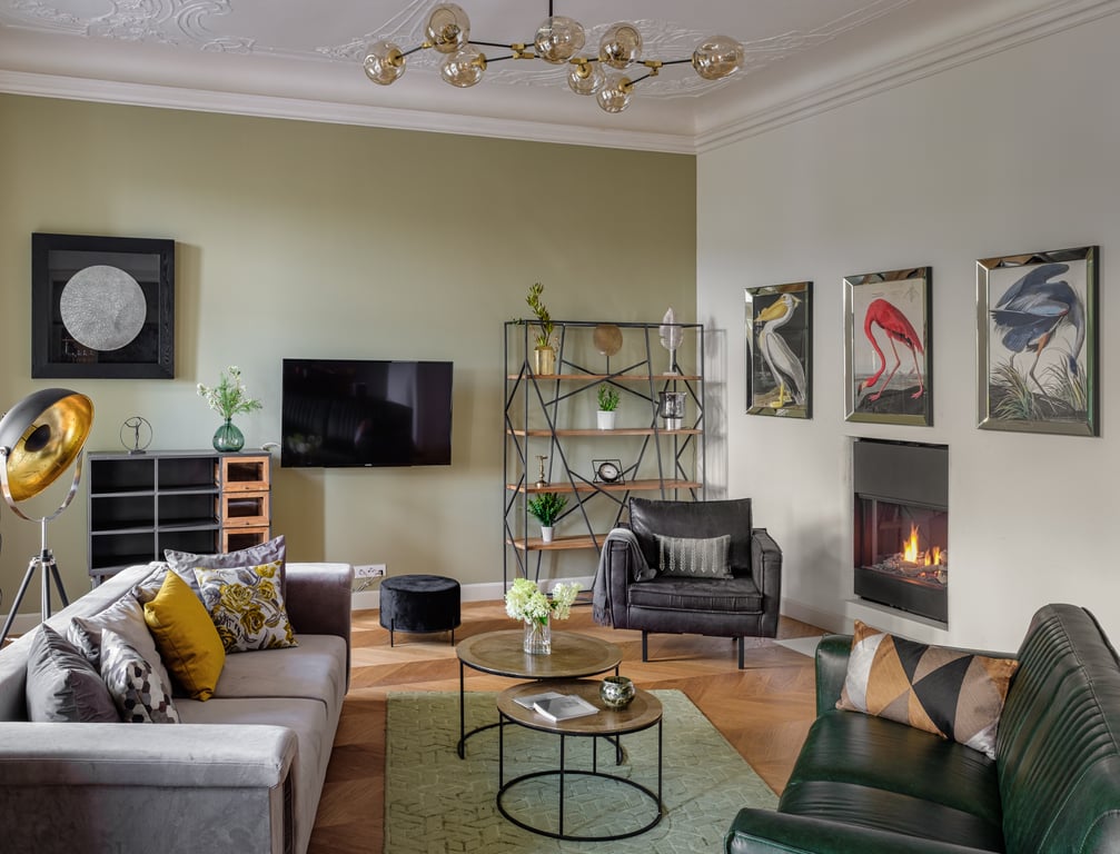 Apartmán se třemi ložnicemi, balkonem a krbem