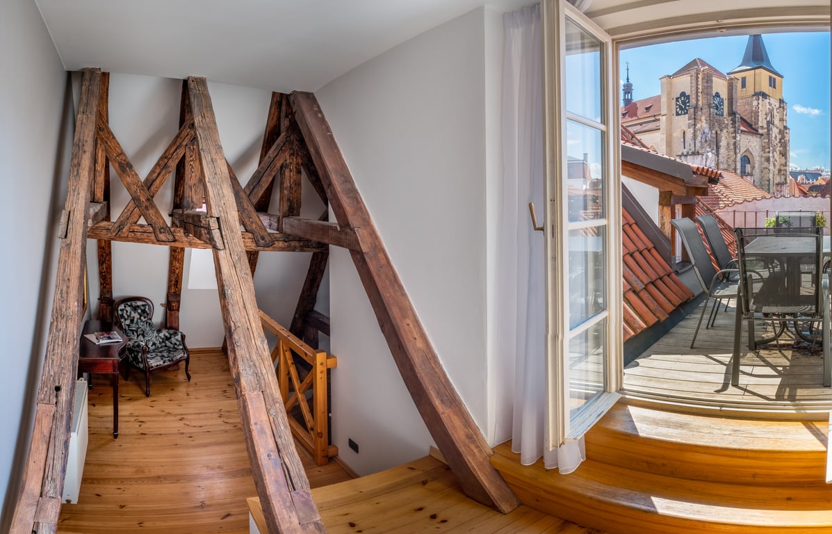 Chateau 9 Apartments by Adrez 4