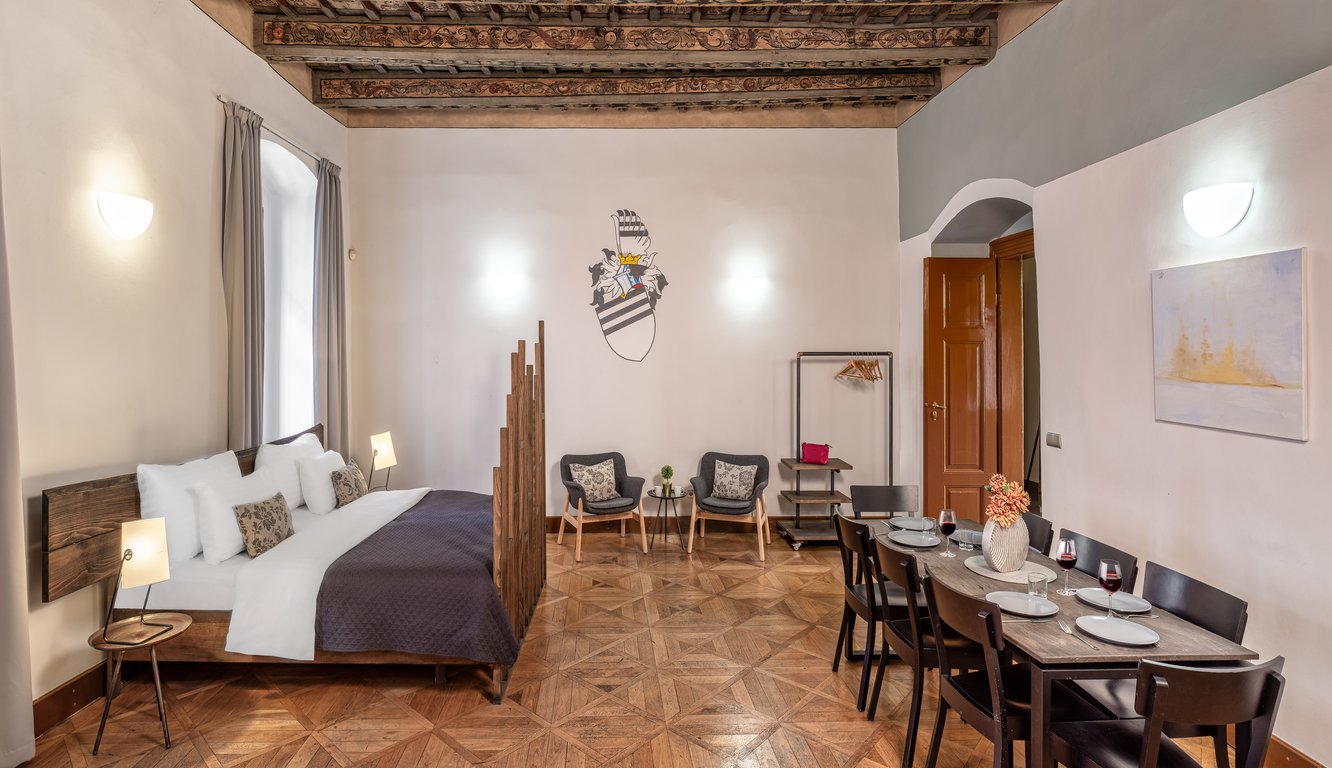 3 Epoques Apartments by Adrez 13