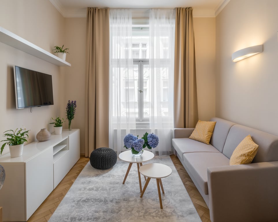 One Bedroom Apartment Mordecai