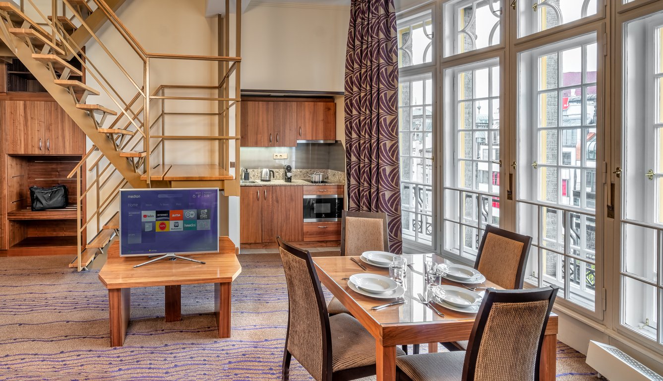 Crown Palace Apartments by Adrez 4