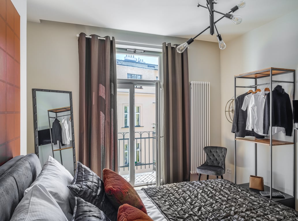 Apartmán se třemi ložnicemi, balkonem a krbem